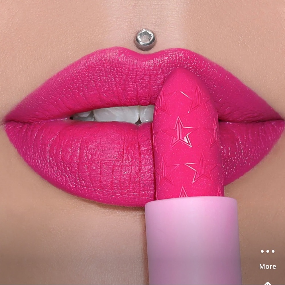 Jeffree Star Hot Commodity Velvet
Trap Lipstick